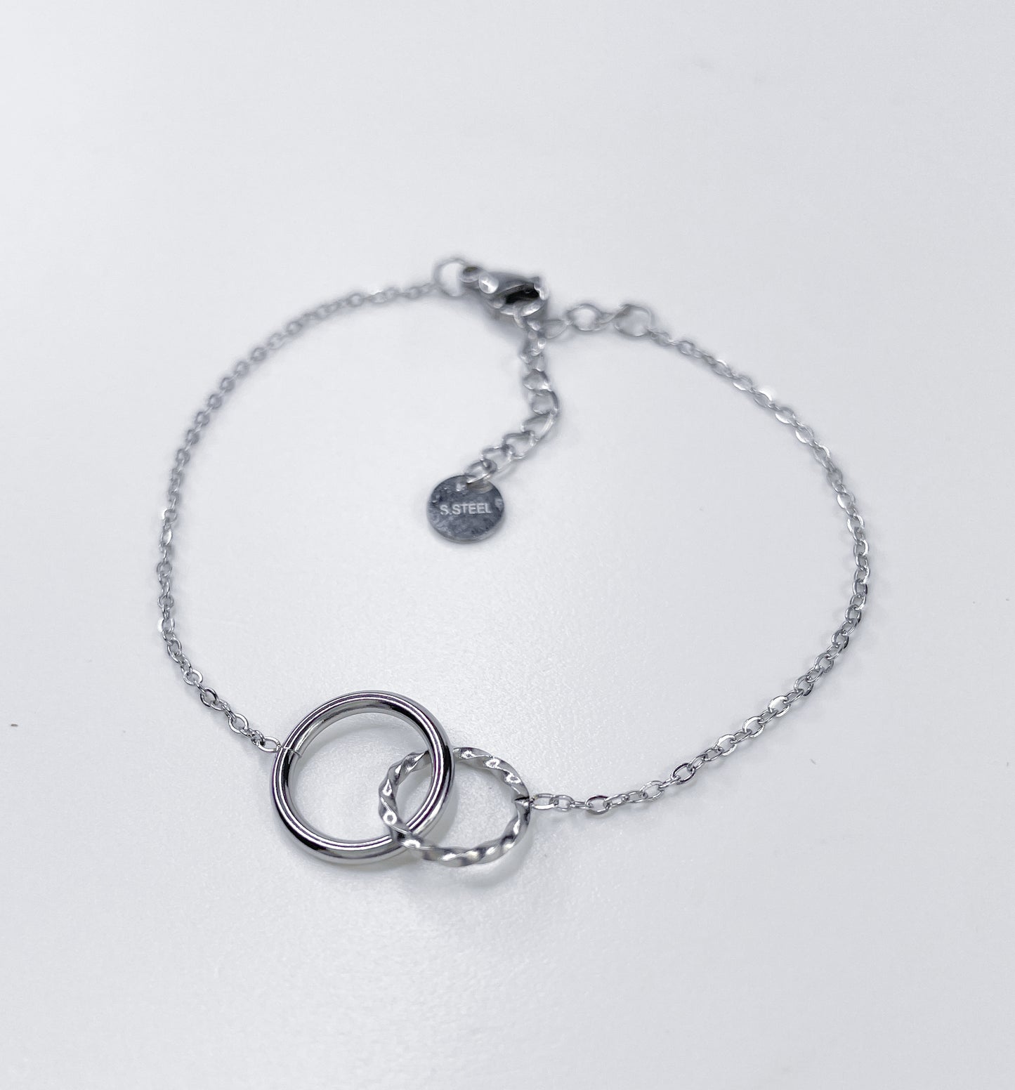 <tc>Manilla Bracelet</tc>