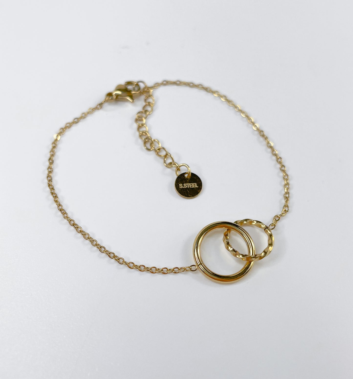 <tc>Manilla Bracelet</tc>