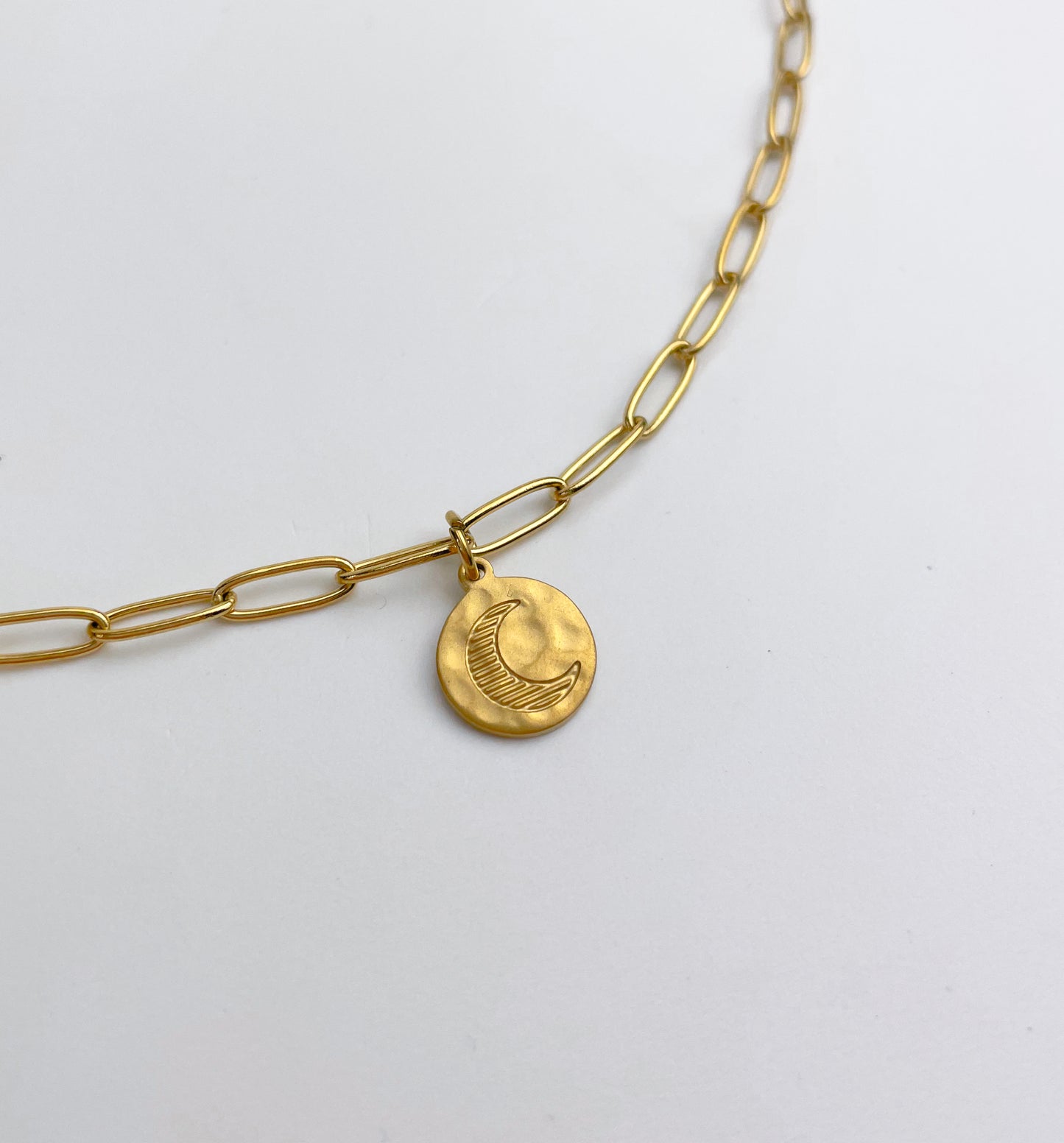 <tc>La Luna Necklace</tc>