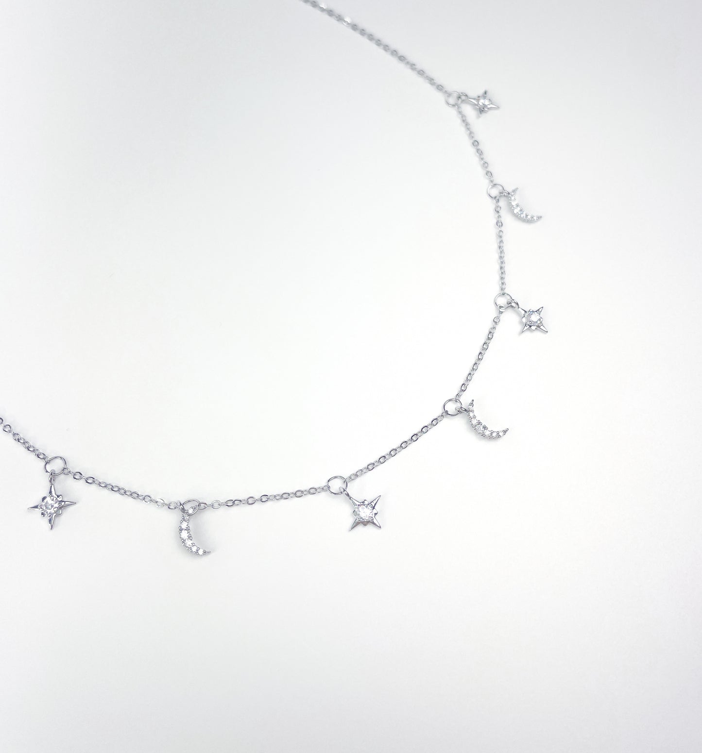 <tc>Halfmoon Necklace</tc>